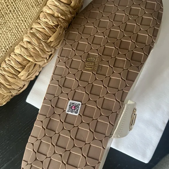 Larroude Milan Cream Slide Sandals with Gold Accents - Picture 4 of 9